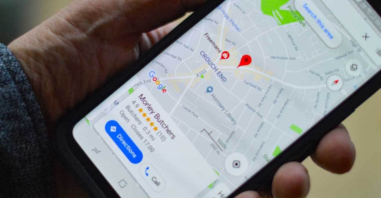 Photo illustrant l'intérêt pour les entreprises d'améliorer leur référencement local notamment sur les cartes, pour permettre aux clients de les trouver facilement lorsqu'ils effectuent une recherche dans leur région.